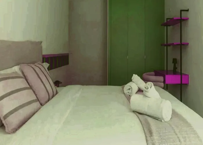 4 Schlafzimmer In Lägenhet *